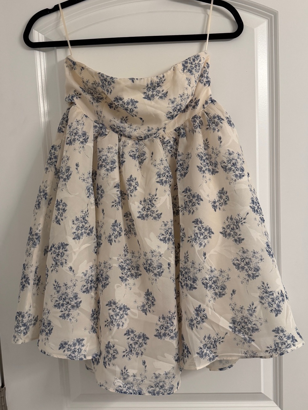 Selfie Leslie Strapless Floral Dress in Cream and Blue